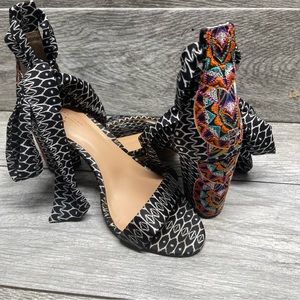 Trina Turk x INC Kanata Sandals Ankle Wrap Chunky Embroidered Heel Shoe 7.5